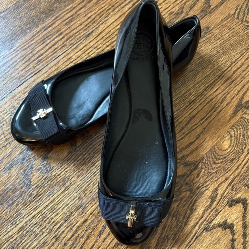 Tory Burch Black Patent Leather Ballet Flats with Embellished Bow- Sz 8.5